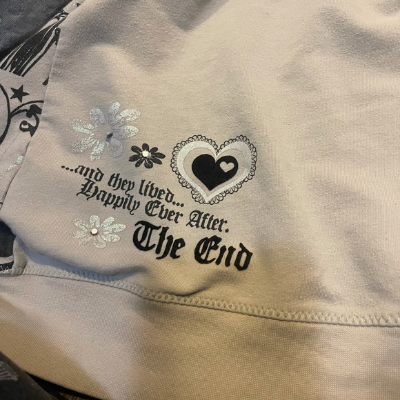 Excellent used condition disneyland sweater - Picture 5 of 5